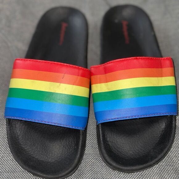 8-9yeara rainbow flats - Picture 1 of 3